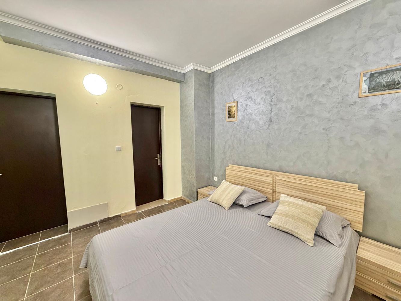 Prostorný apartmán 300 metrů od pláže ve Sveti Vlas – vynikající investice s možností rozdělení na dvě bytové jednotky