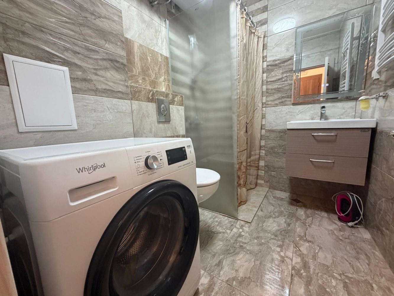 Útulný apartmán s jednou ložnicí a obrovskou terasou v Ravdě – váš osobní prostor u moře