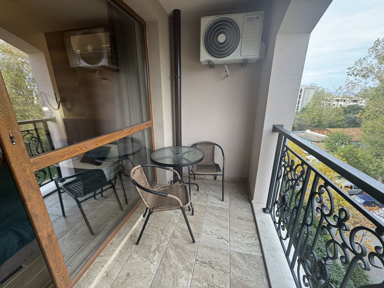 Elegantní studio v luxusním komplexu v srdci Slunečného pobřeží – pohodlí, styl a prestiž