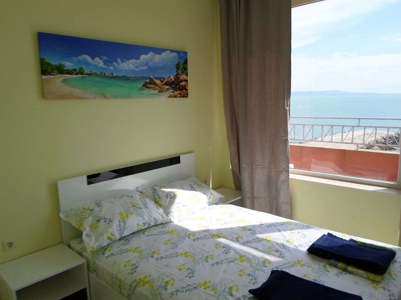 Prostorný apartmán se dvěma ložnicemi v Pomorie s panoramatickým výhledem na moře – ideální domov u pobřeží