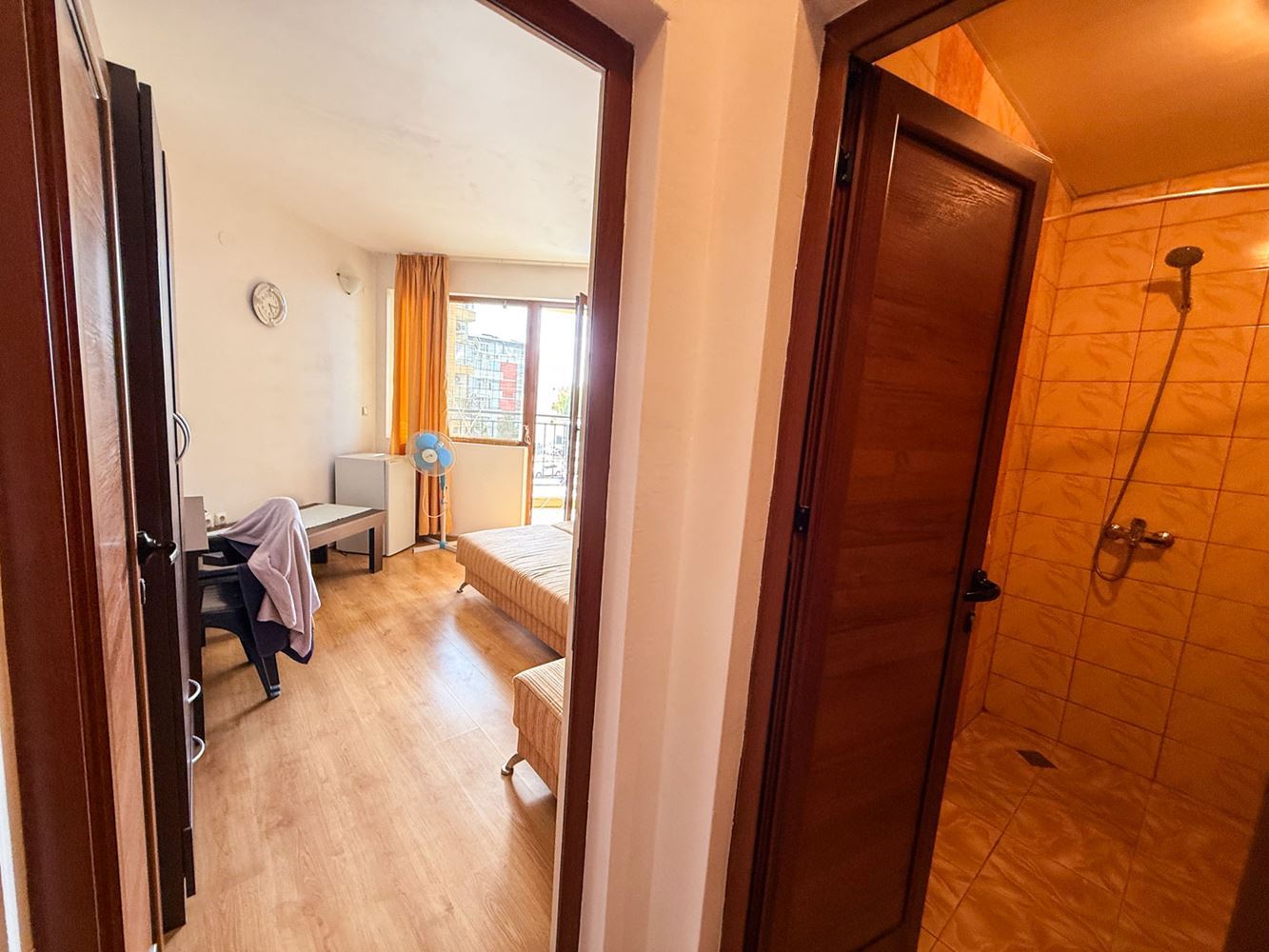 Sluneční pobřeží: útulný apartmán s jednou ložnicí s nízkým poplatkem za údržbu