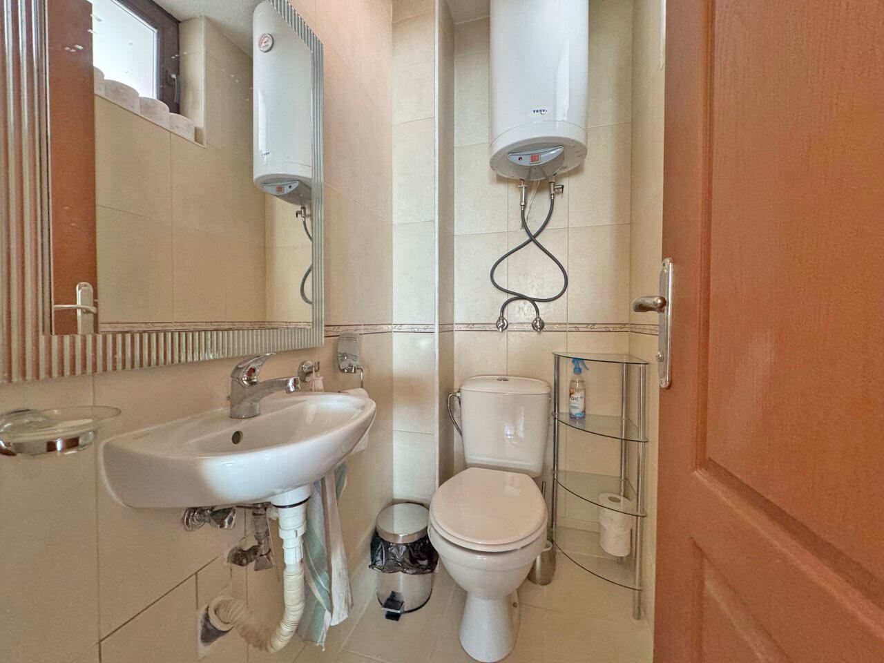 Prostorný apartmán se dvěma ložnicemi s panoramatickým výhledem na moře a hory – komfort, styl a klid uprostřed přírody