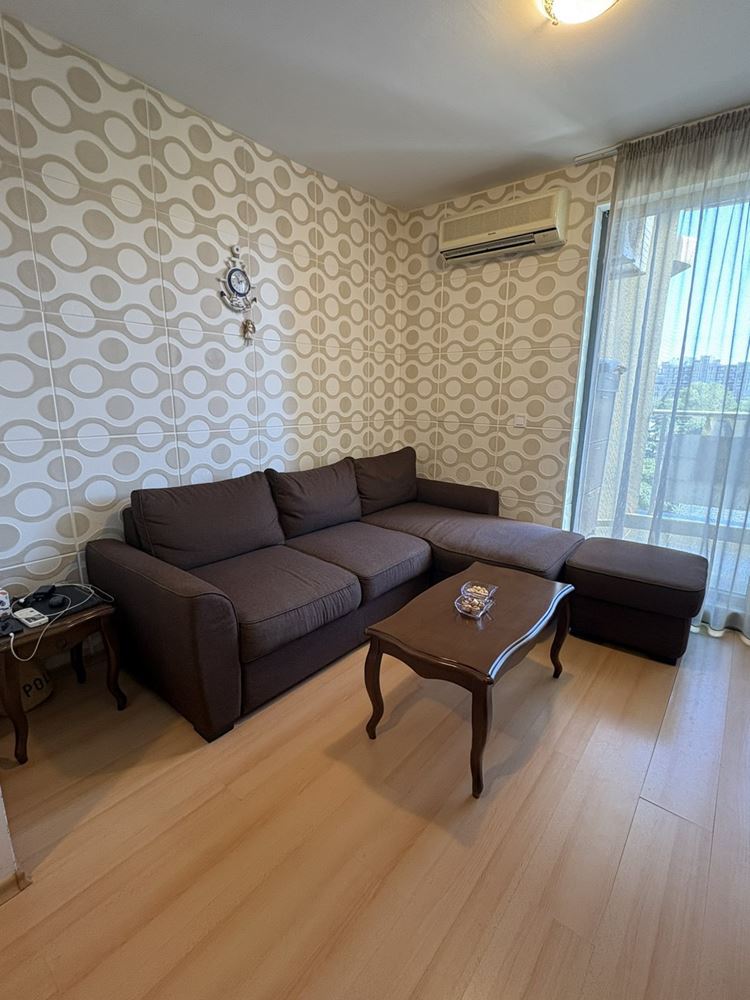 Prostorný mezonetový apartmán s jednou ložnicí v Sunny Beach – připravený k nastěhování, s nízkým poplatkem za údržbu