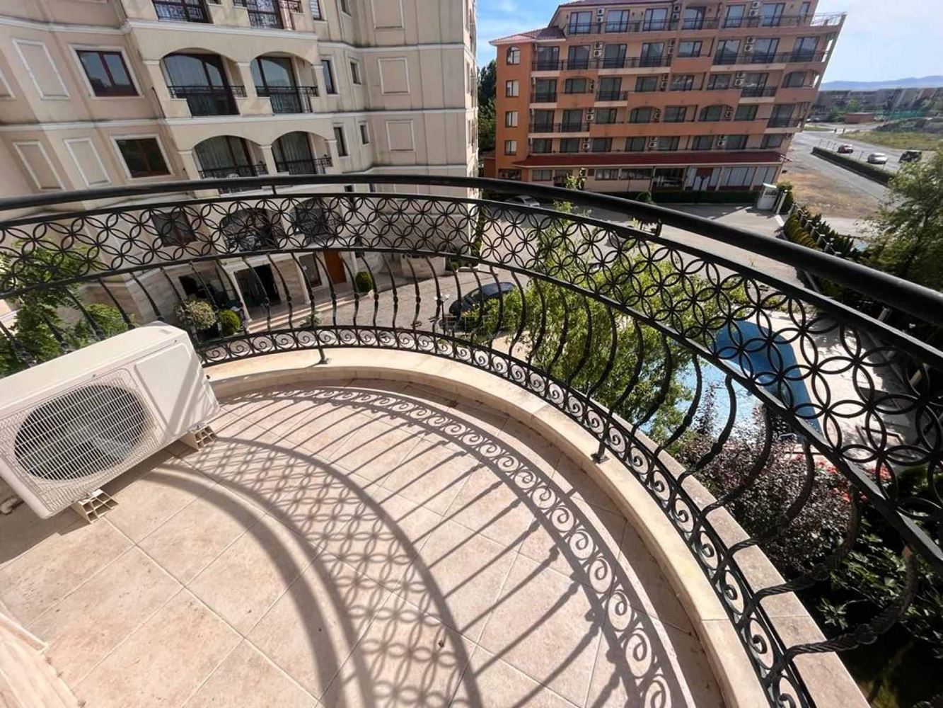 Prostorný byt se dvěma ložnicemi s prvotřídními vybaveními na Slunečném pobřeží