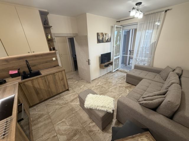 Útulný apartmán s jednou ložnicí v Ravdě – uzavřený komplex, bazény a výborná infrastruktura