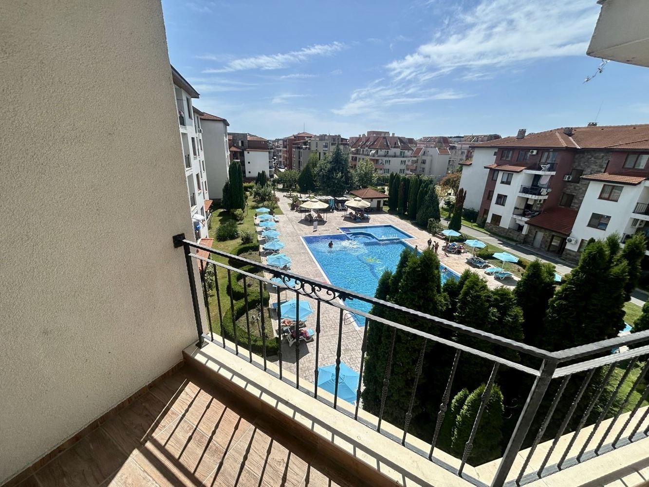 Prostorný apartmán se dvěma ložnicemi v Nesebaru – dvě terasy a možnost třetí ložnice