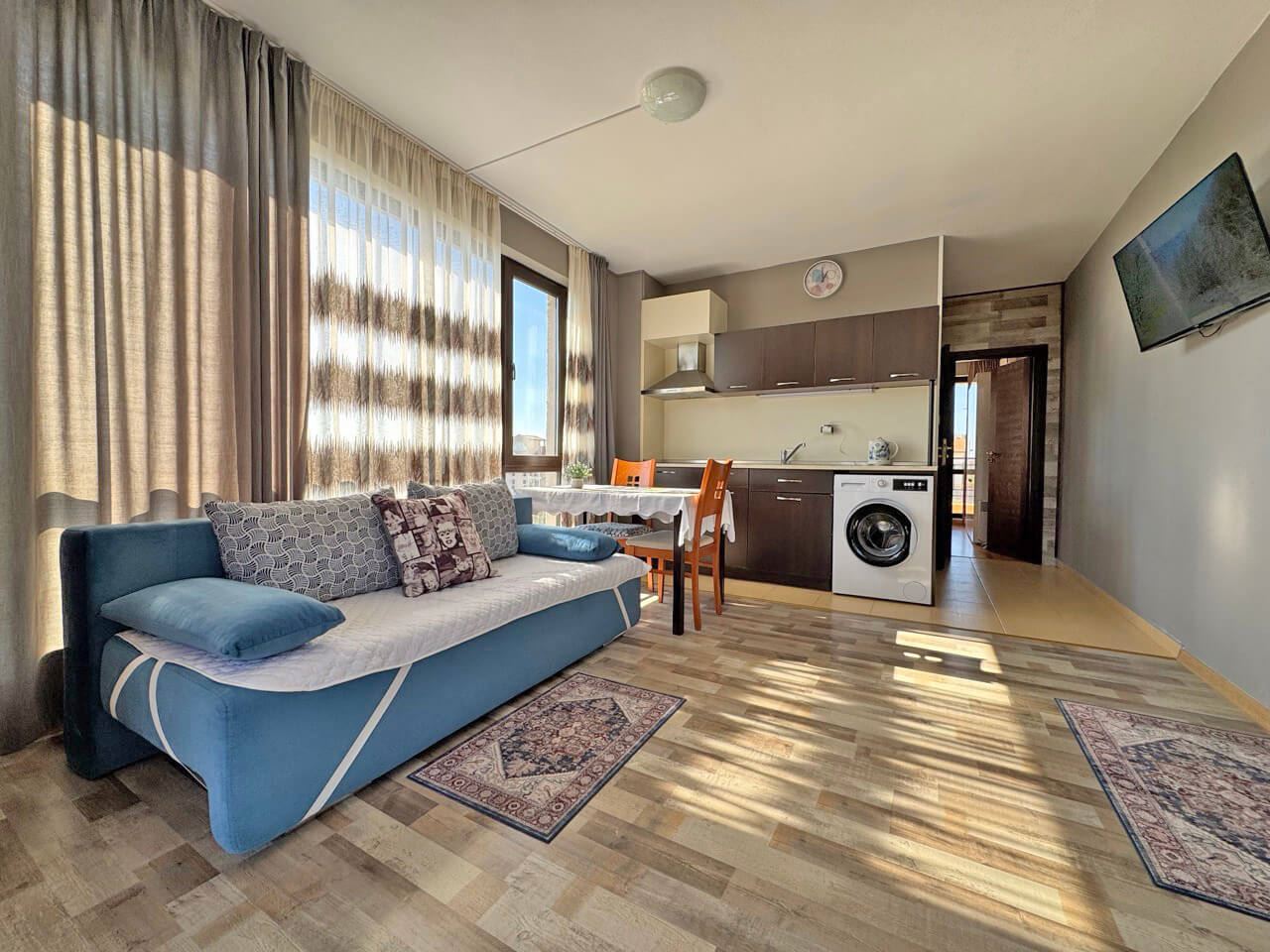 Apartmán s jednou ložnicí a výhledem na moře ve Sveti Vlasu – luxus, bazény a SPA vybavení po celý rok