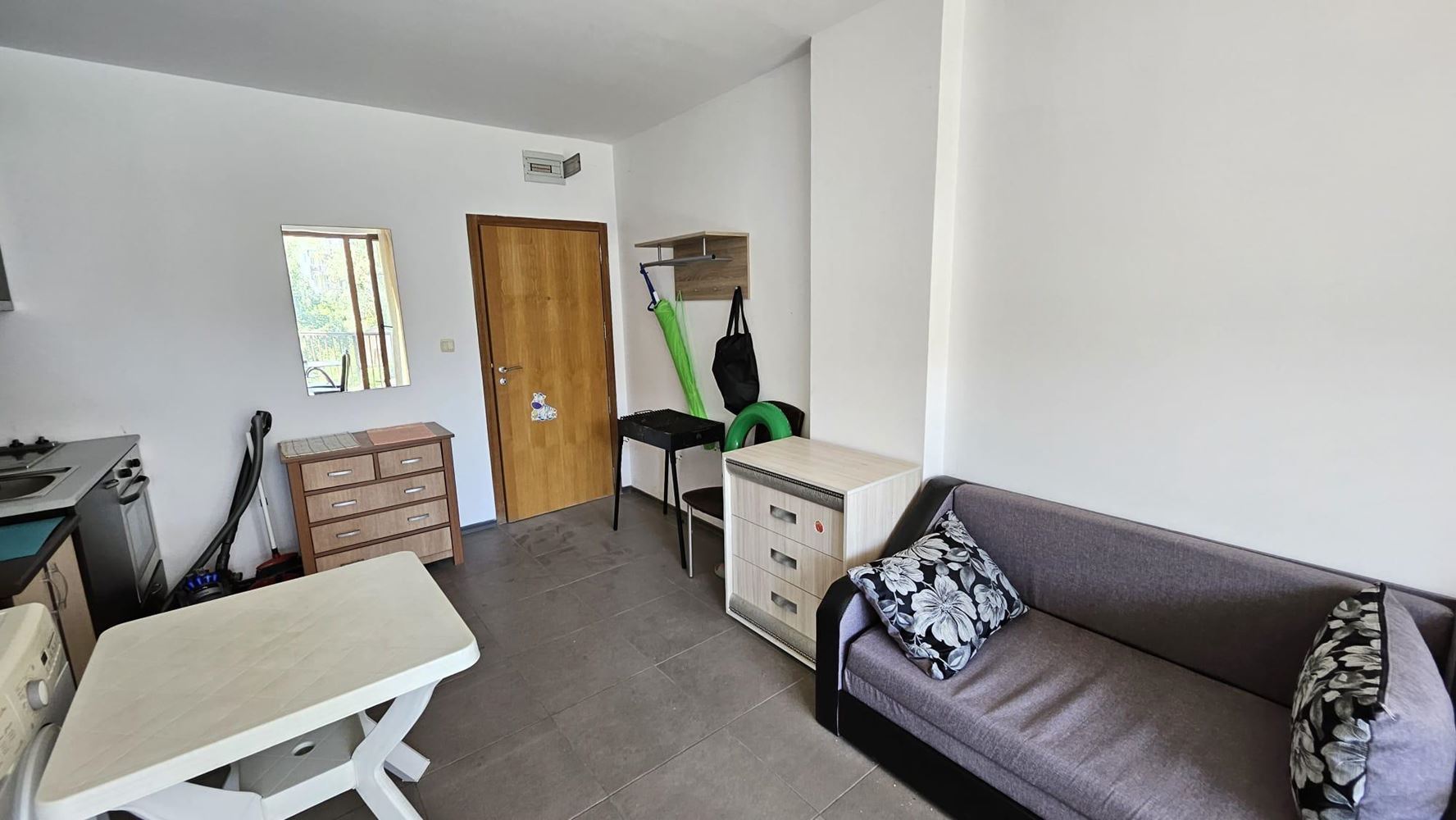 Apartmán v komplexu v Sunny Beach s bazénem, restaurací a nízkým poplatkem za údržbu