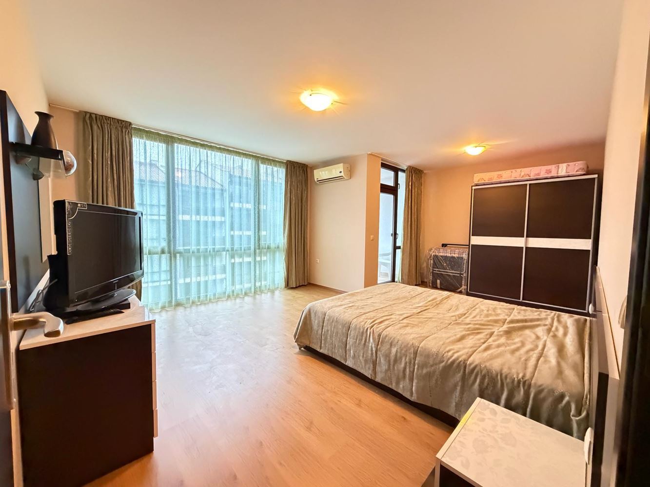 Prostorný třípokojový apartmán v Nesebaru – plně zařízený, v klidné a rychle se rozvíjející oblasti u moře
