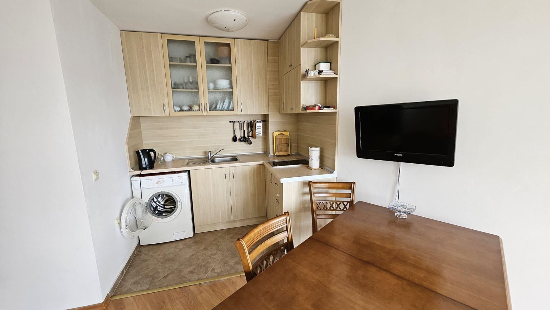 Třípokojový apartmán s výhledem na moře 50 metrů od pláže v Byale – bez poplatku za údržbu