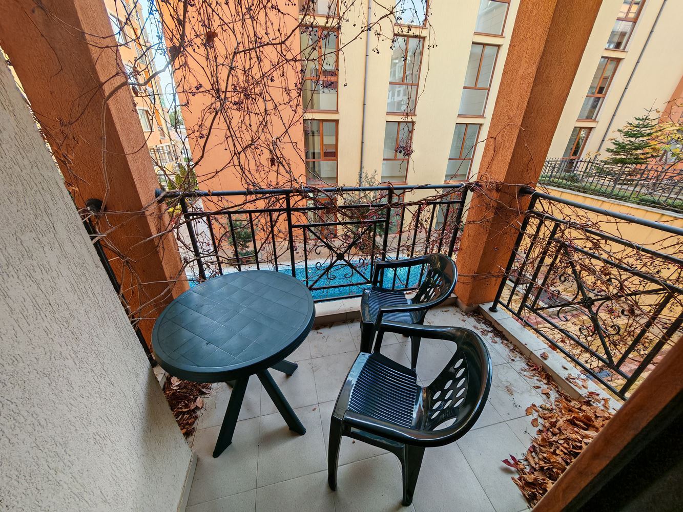 Apartmán se dvěma ložnicemi ve Sveti Vlas s vynikajícím vybavením v uzavřeném komplexu