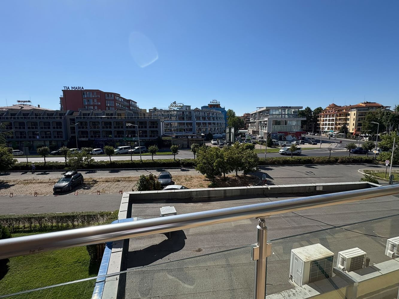 Apartmán s jednou ložnicí ve Slunečném pobřeží – komfort v komplexu s bazény a vodními skluzavkami