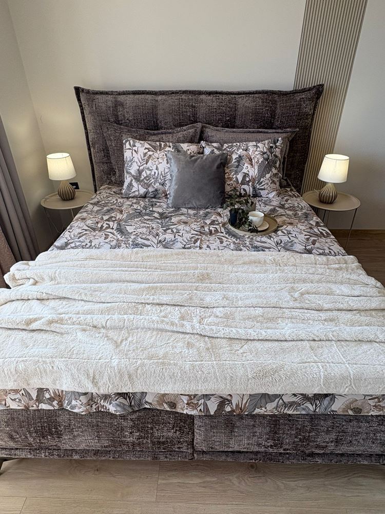 Dvě nezávislé bytové jednotky s výhledem na moře v centru Sveti Vlas – designový interiér a vlastní parkovací místo