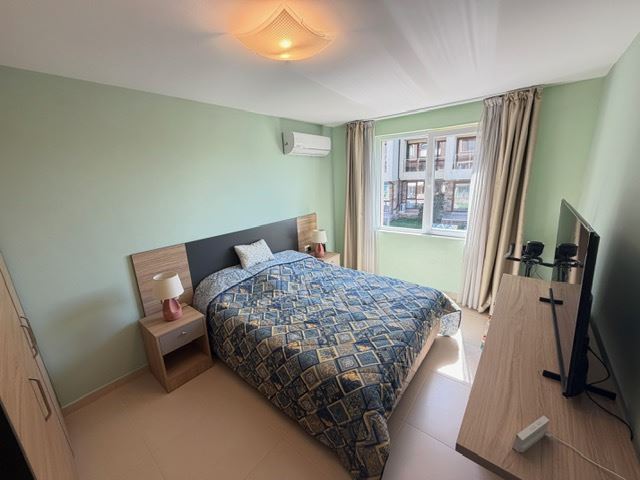 Prostorný apartmán se 2 ložnicemi v první linii u moře s čelním panoramatickým výhledem na moře