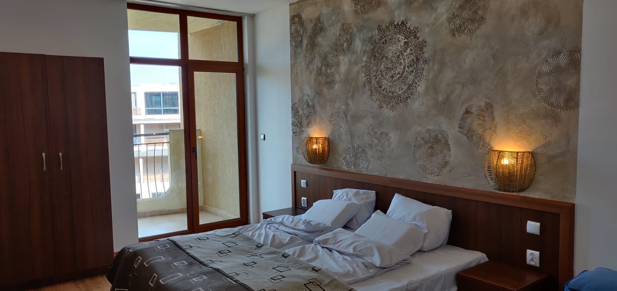 Prostorný apartmán s jednou ložnicí a částečným výhledem na moře – Slunečné pobřeží, 100 m od pláže