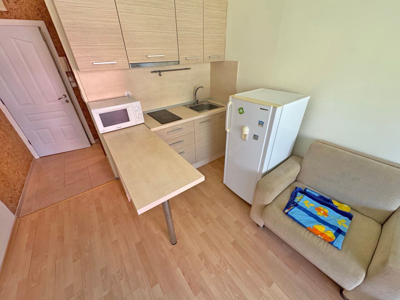 Půvabné studio v první linii u moře ve Sveti Vlasu – působivý komplex s mnoha bazény a dalšími službami