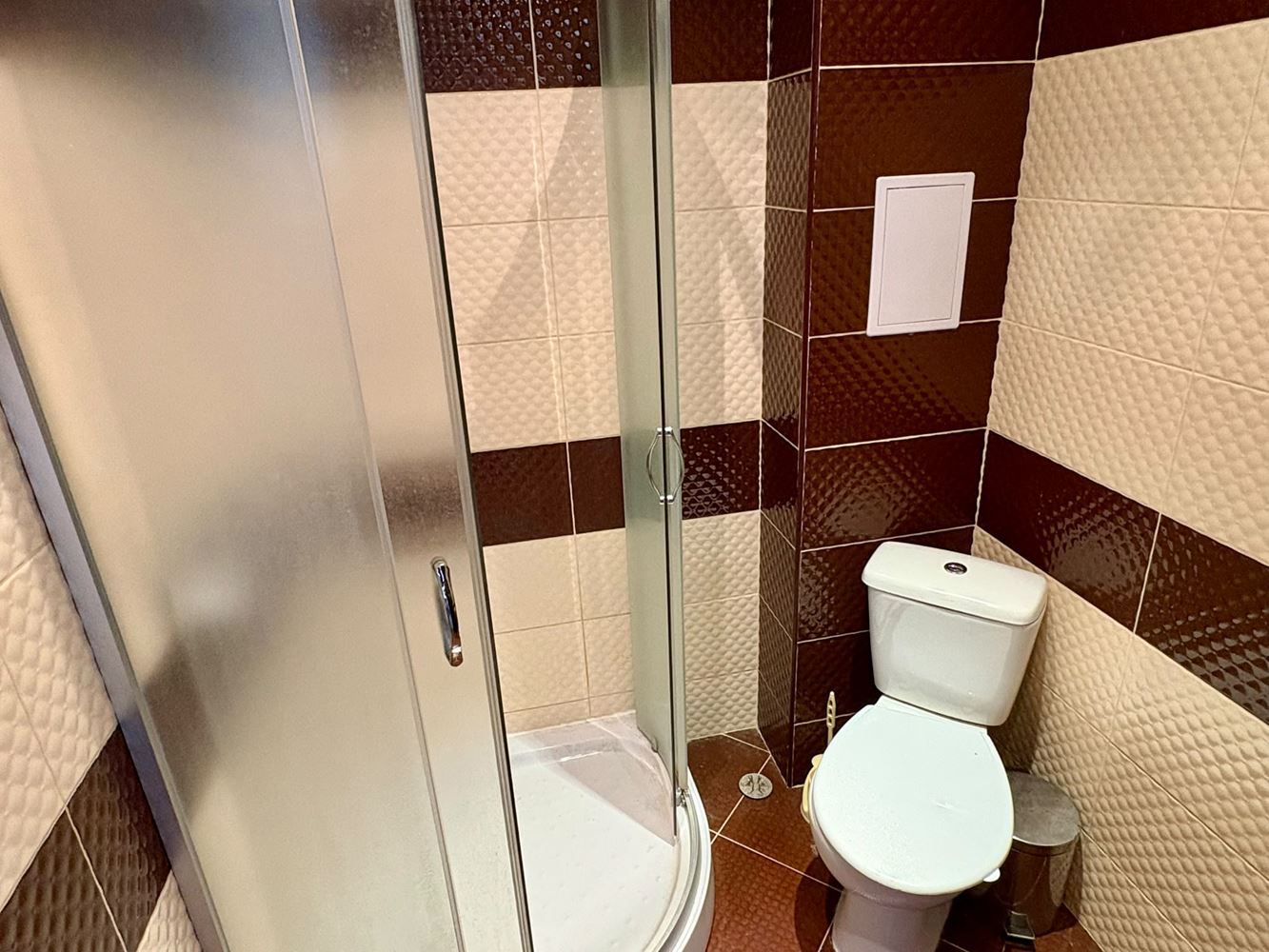Slunečné pobřeží – útulný byt s jednou ložnicí a výhledem na bazén, pět minut od pláže