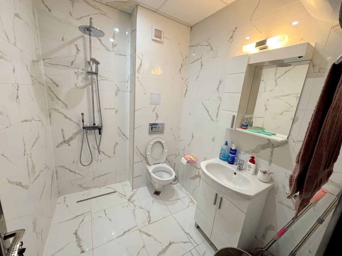 Apartmán s jednou ložnicí 300 metrů od pláže na Slunečném pobřeží – kompletně zařízený a připravený k nastěhování