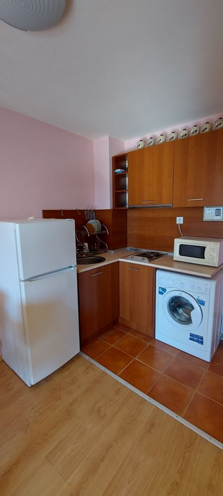 Prostorný apartmán s jednou ložnicí v komplexu s bazénem a vynikajícím vybavením ve Slunečném pobřeží