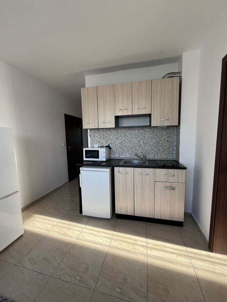 Dvoupokojový apartmán 500 metrů od pláže v Slunečním pobřeží – připraven k nastěhování