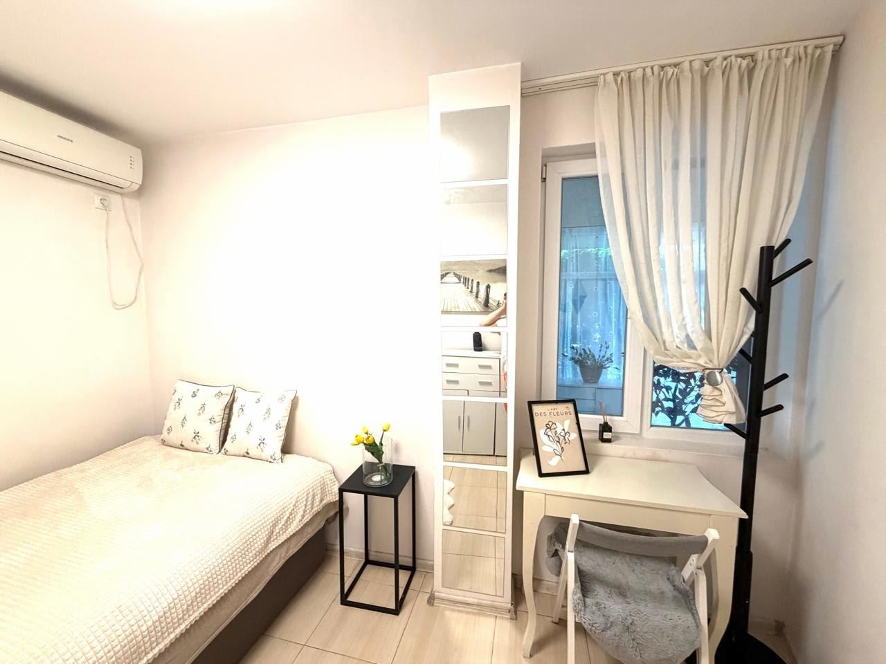 Prostorný apartmán se dvěma ložnicemi a vlastní zahrádkou pouhých 100 metrů od pláže v Nesebaru