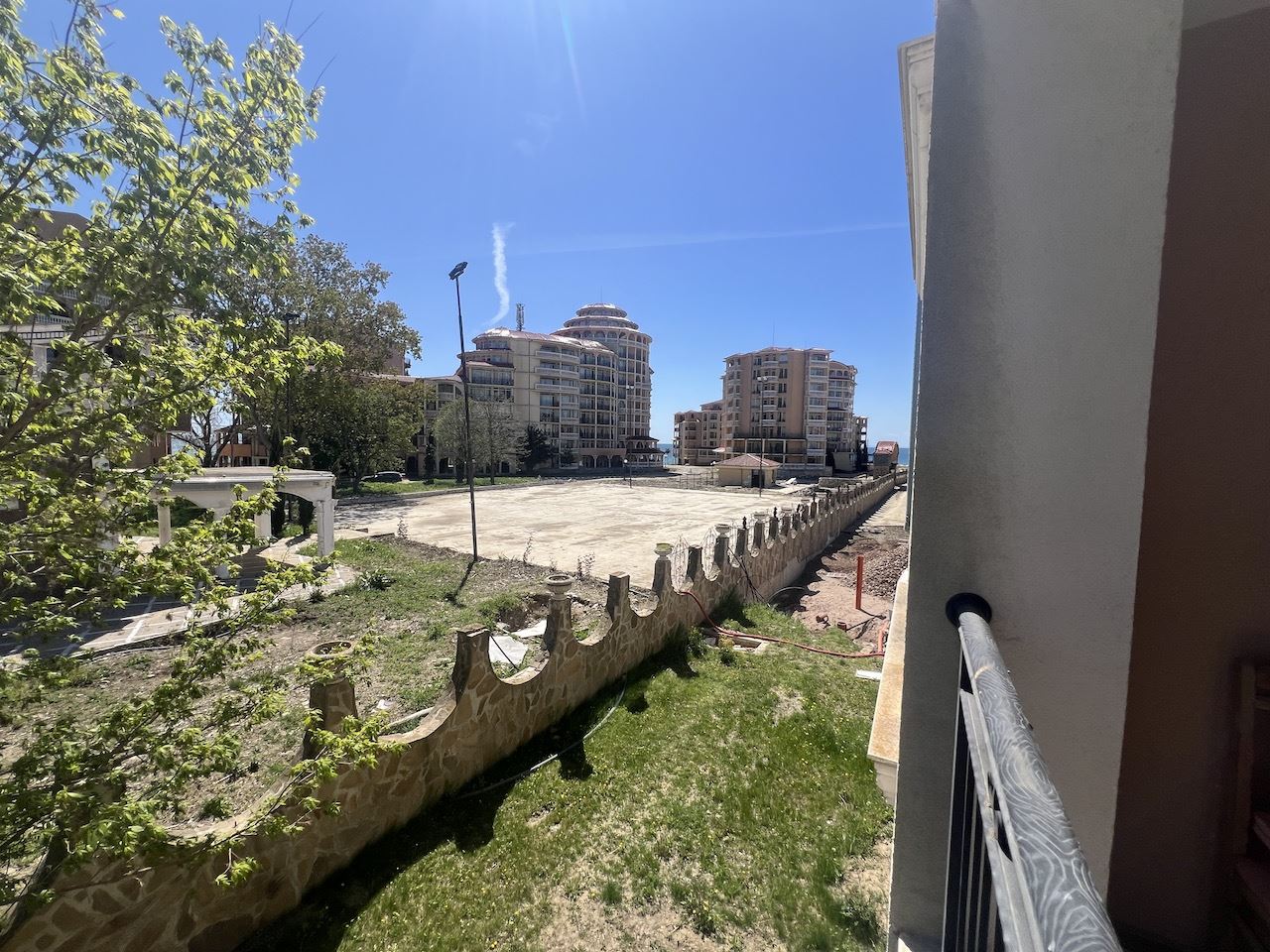 Útulné studio v srdci Elenite – jen pár minut od pláže, v uzavřeném komplexu s bazénem a skvělým zázemím