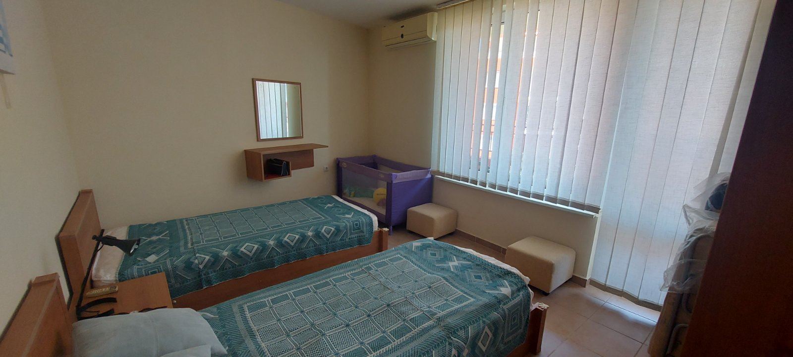 Prostorný apartmán se dvěma ložnicemi a výhledem na moře v první linii u moře – připraven k nastěhování