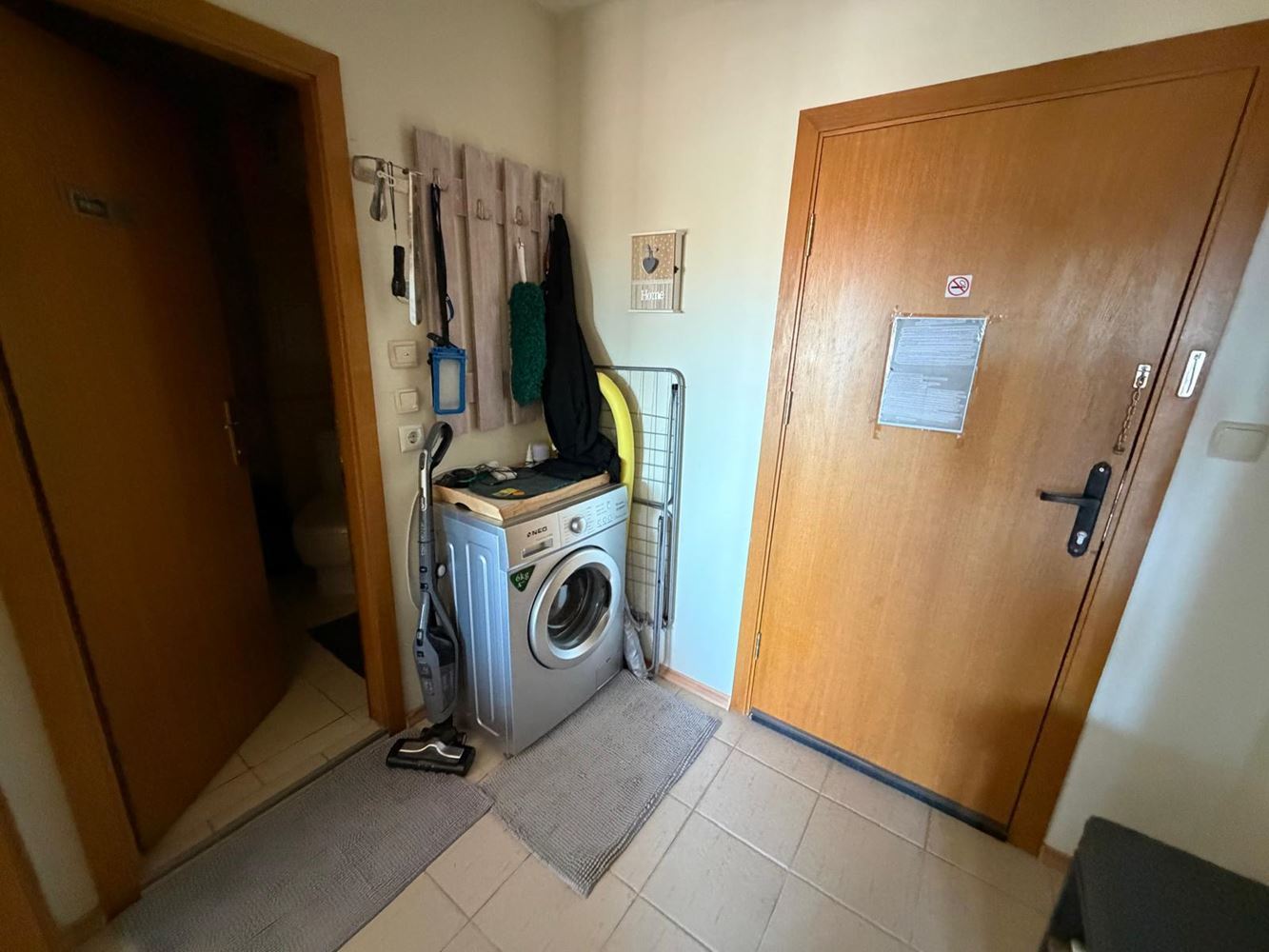 Apartmán s jednou ložnicí s výhledem na moře v uzavřeném komplexu na Slunečném pobřeží – připravený k užívání