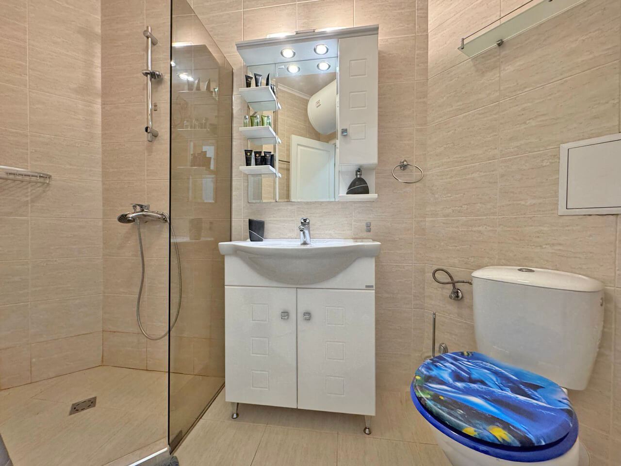 Elegantní apartmán s jednou ložnicí s výhledem na bazén v luxusním komplexu na Slunečném pobřeží