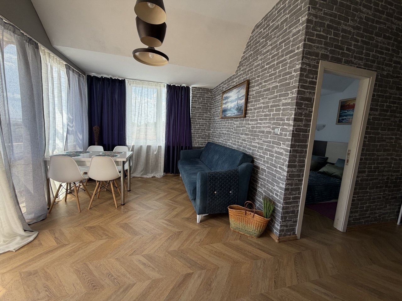 Útulný apartmán s jednou ložnicí a výhledem na moře ve Svatém Vlasu – klid, komfort a skvělá investice