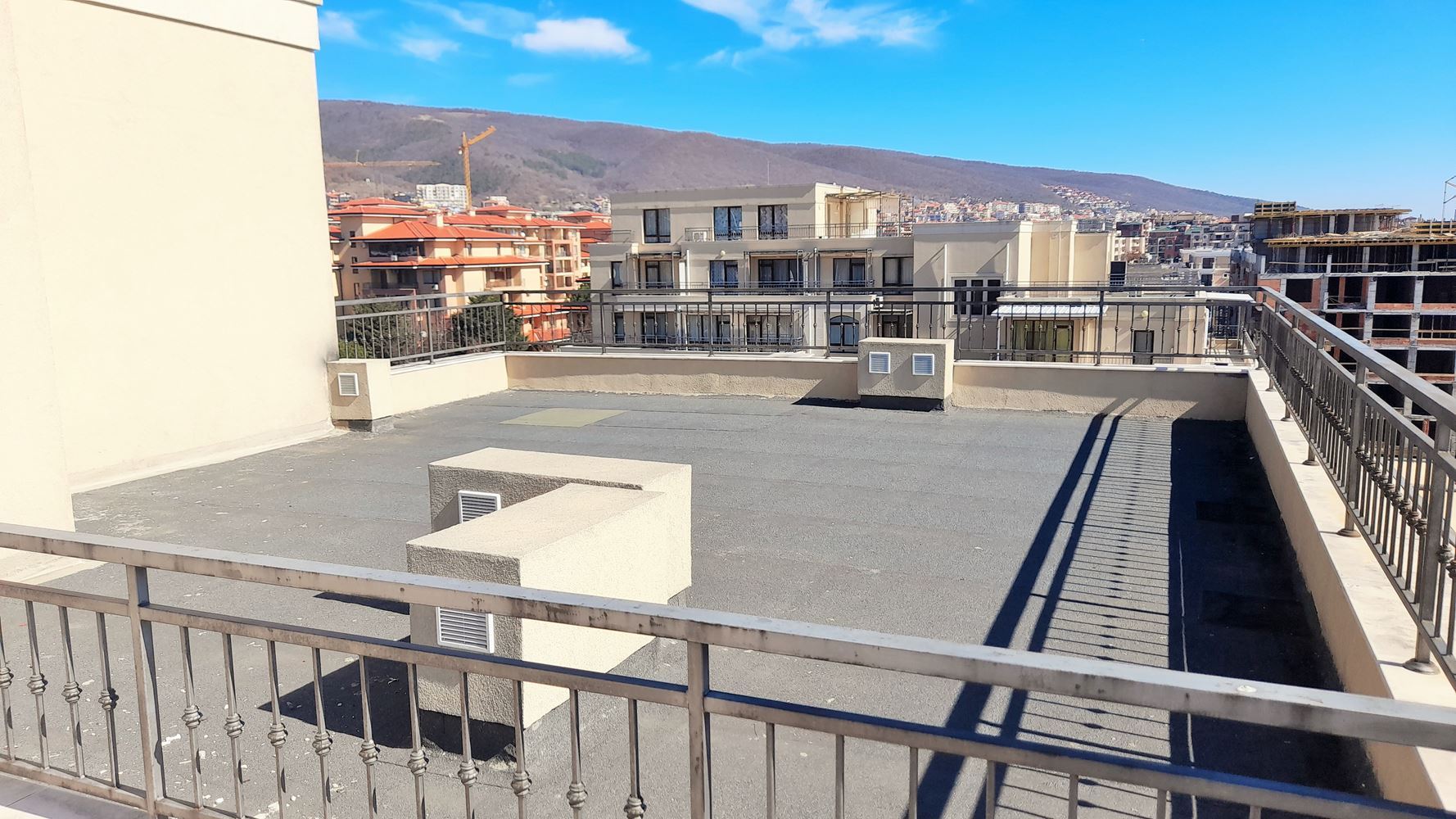 Atraktivní apartmán s jednou ložnicí s výhledem na moře a hory ve Svatém Vlasu