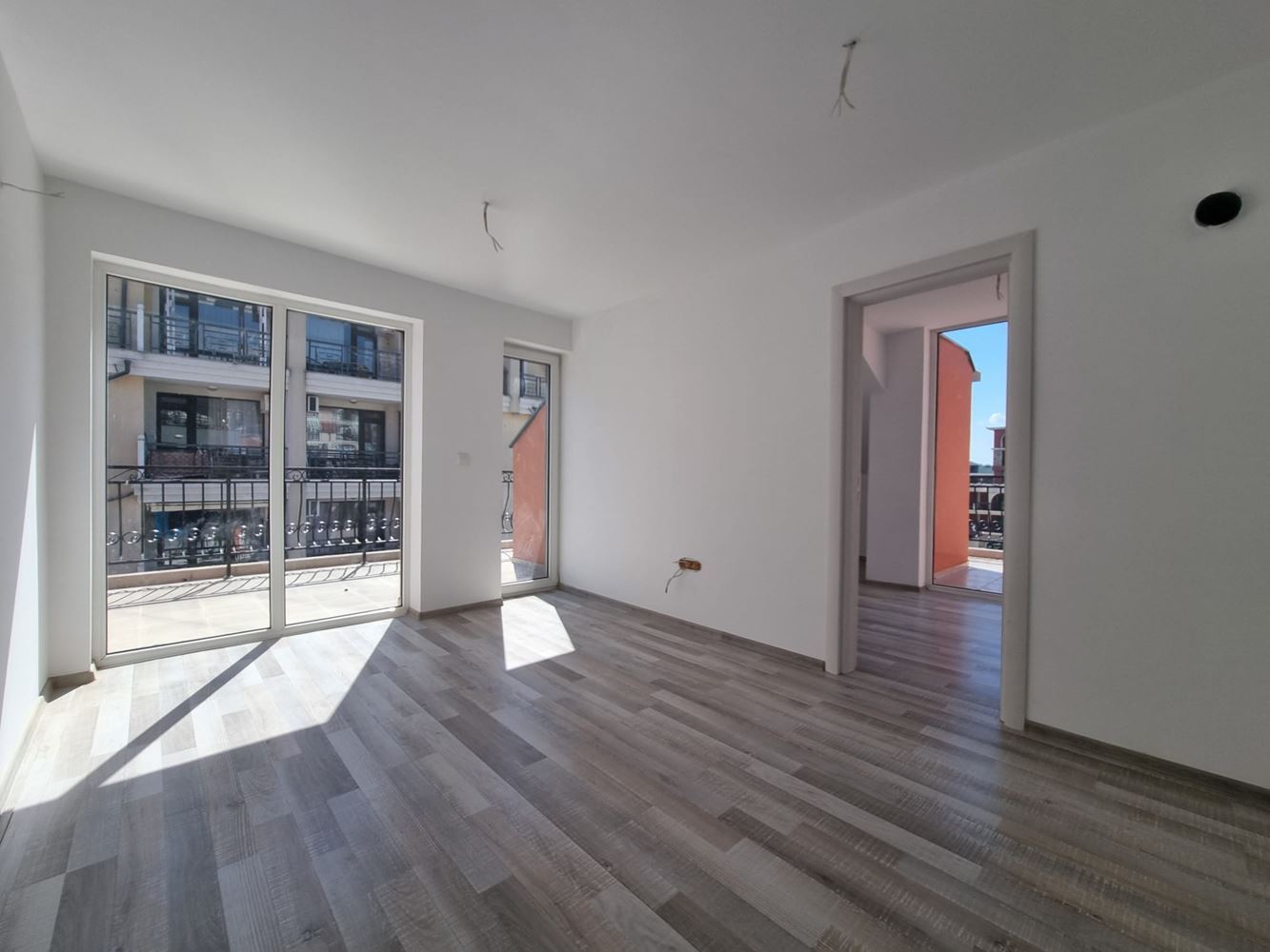 Světlý a moderní byt ve výborné lokalitě – kombinace komfortu, přírody a mořské atmosféry