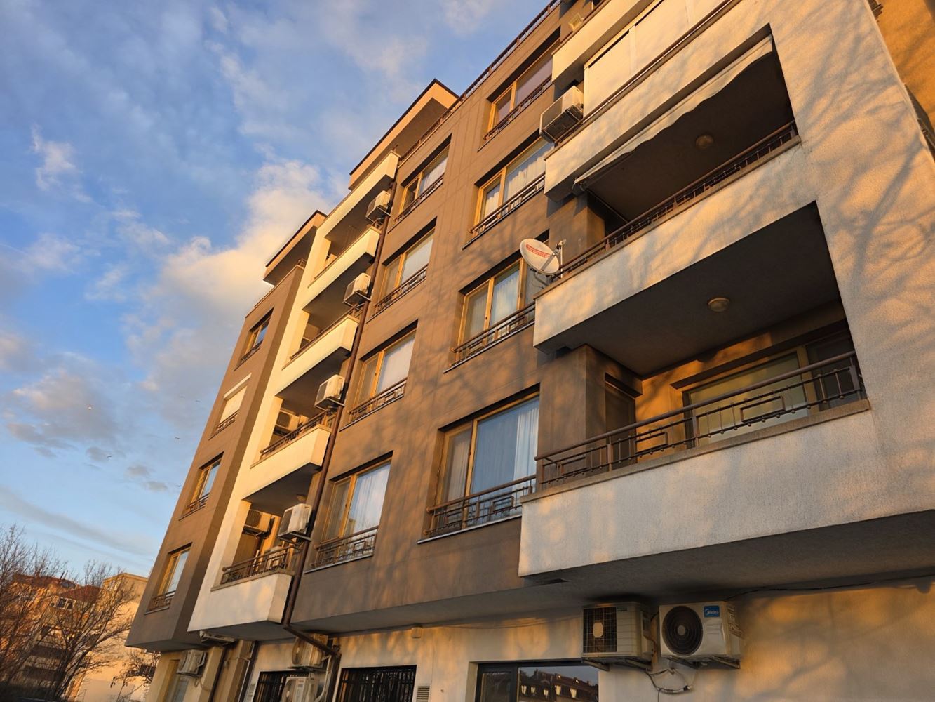 Nesebar: luxusní byt se dvěma ložnicemi a panoramatickým výhledem na moře – 183 m² prostoru, pohodlí a stylu