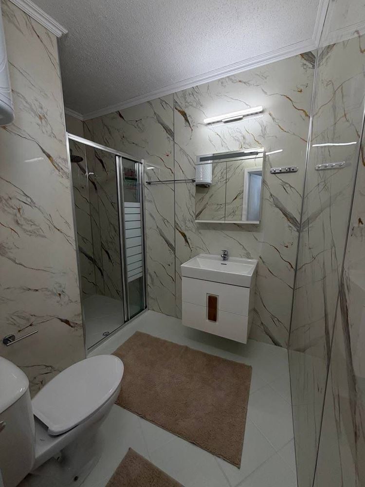 Prostorný apartmán se dvěma ložnicemi a výhledem na moře v první linii v Ravdě