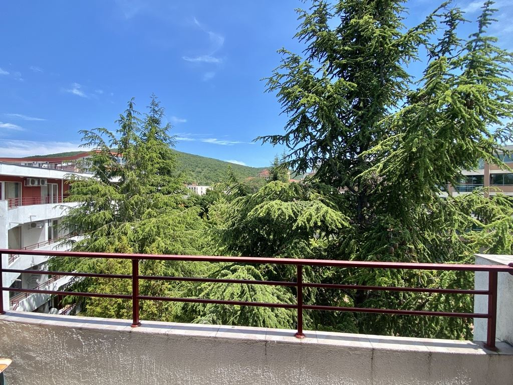 Studio na první linii v komplexu v Elenite – moře, hory a dovolenkový komfort v jednom