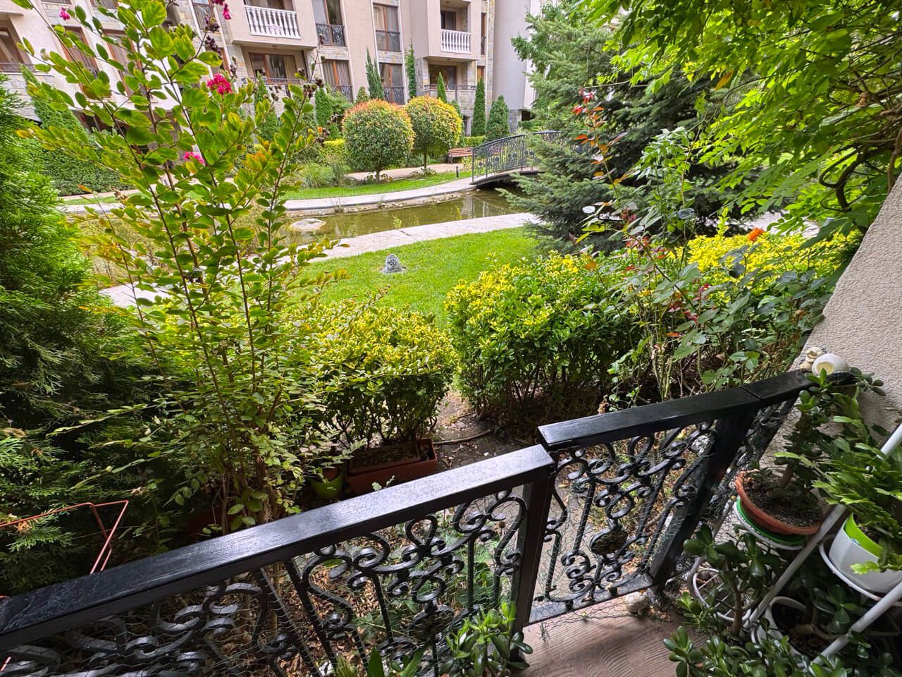 Luxusní apartmán s jednou ložnicí s výhledem do parku v prestižním komplexu ve Slunečném pobřeží