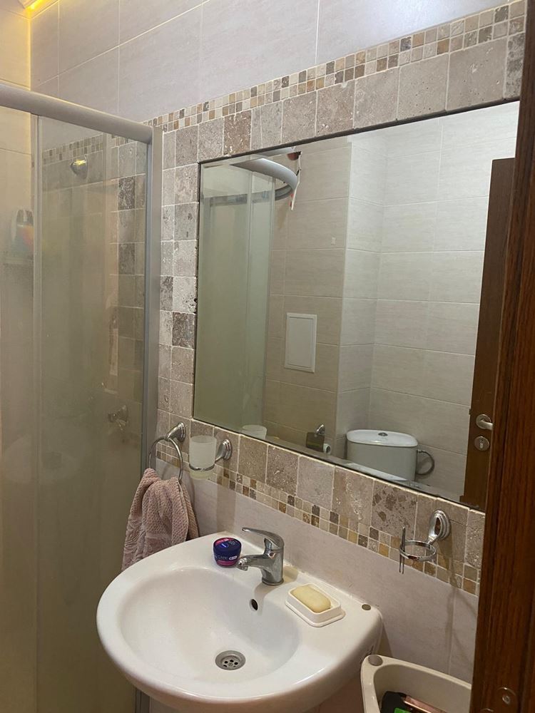 Krásný apartmán s jednou ložnicí v Ravdě s bazény a výborným vybavením – ideální pro dovolenou i investici