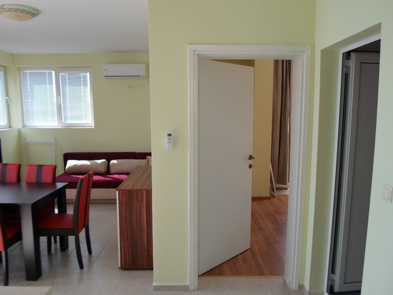 Prostorný apartmán se dvěma ložnicemi v Pomorie s panoramatickým výhledem na moře – ideální domov u pobřeží
