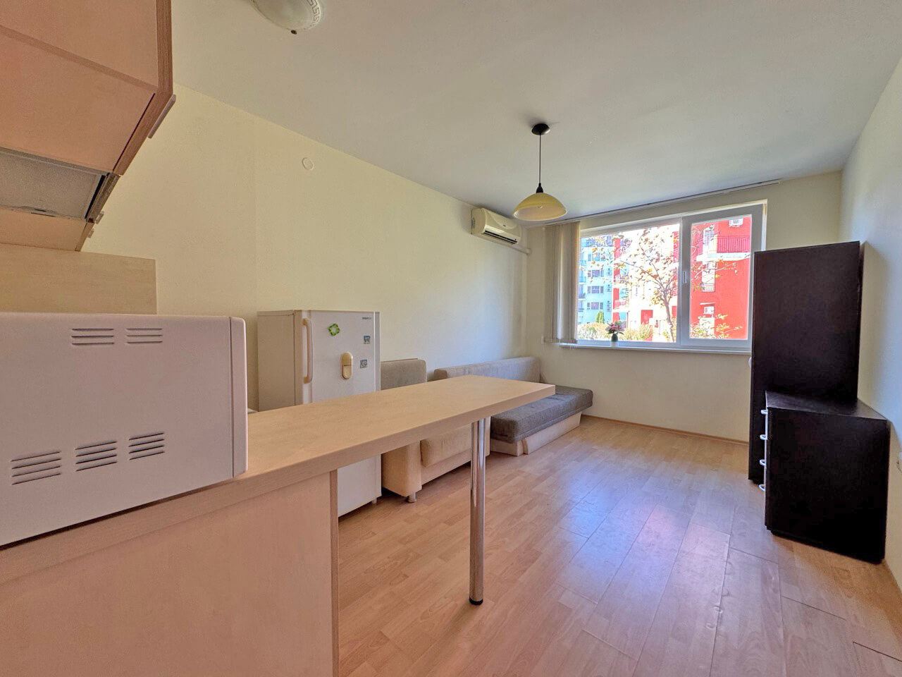 Půvabné studio v první linii u moře ve Sveti Vlasu – působivý komplex s mnoha bazény a dalšími službami