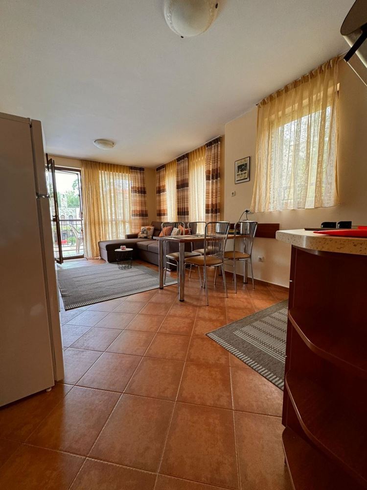 Prostorný apartmán s jednou ložnicí v celoročním komplexu – vynikající volba pro bydlení a investici