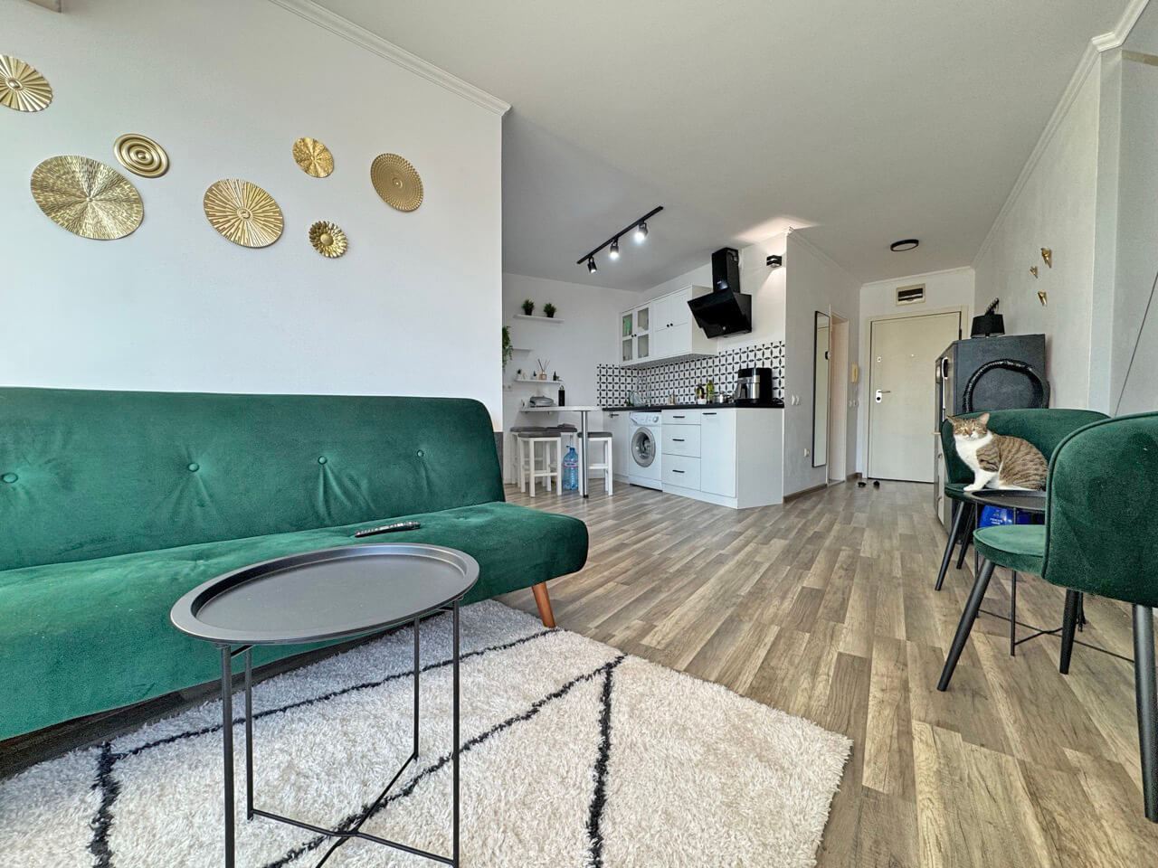 Apartmán s moderním vybavením a velkou terasou 200 m od pláže ve Slunečném pobřeží