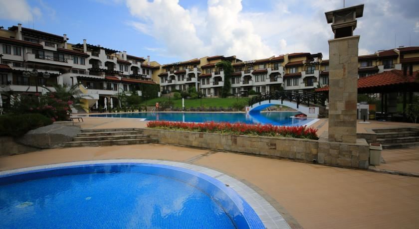 Apartmán se dvěma ložnicemi, panoramatickým výhledem na moře a soukromou pláží v prestižním komplexu v Černomorci