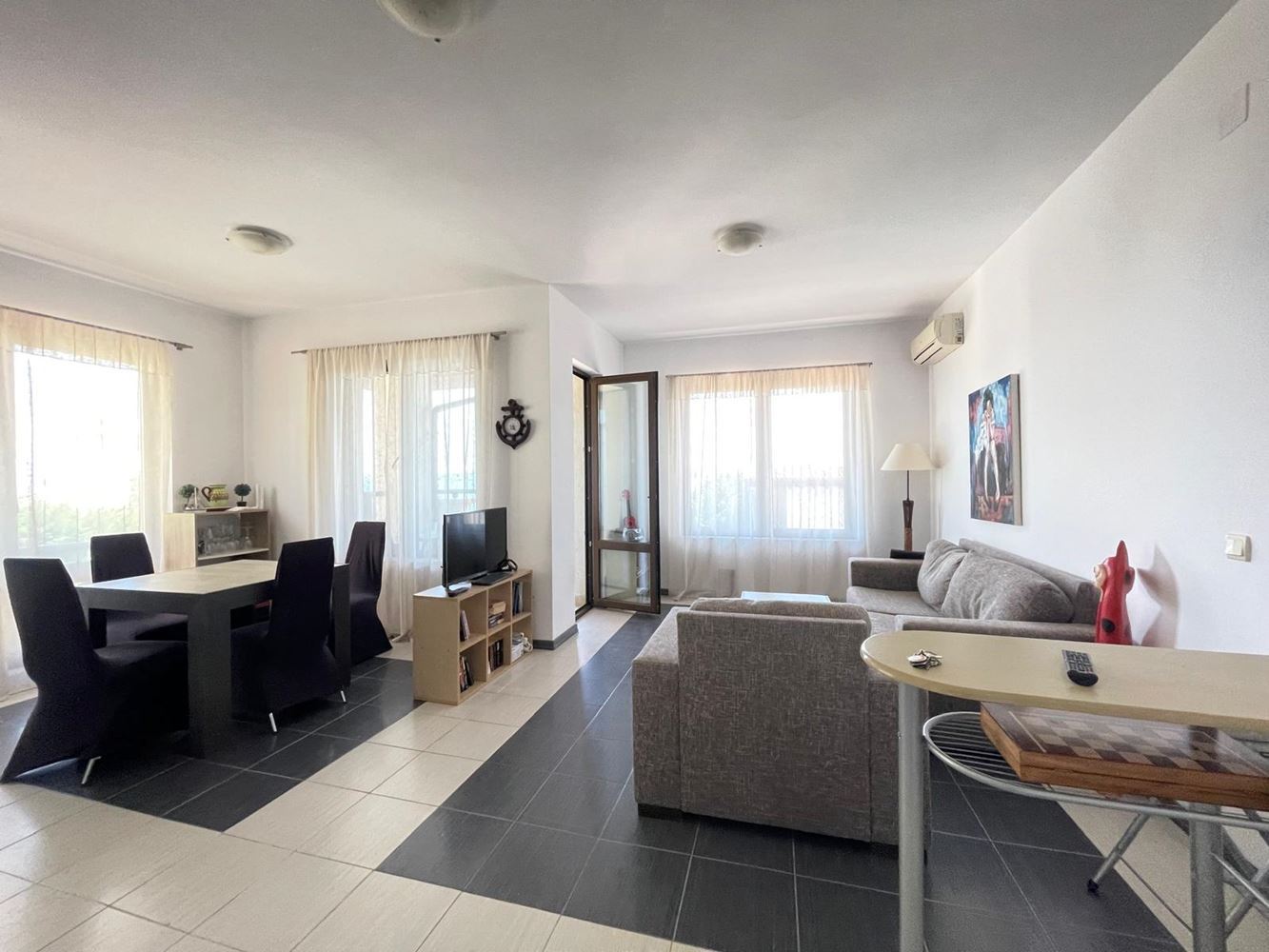 Vysněný domov u moře – apartmán se dvěma ložnicemi, skvělou polohou a širokou nabídkou vybavení
