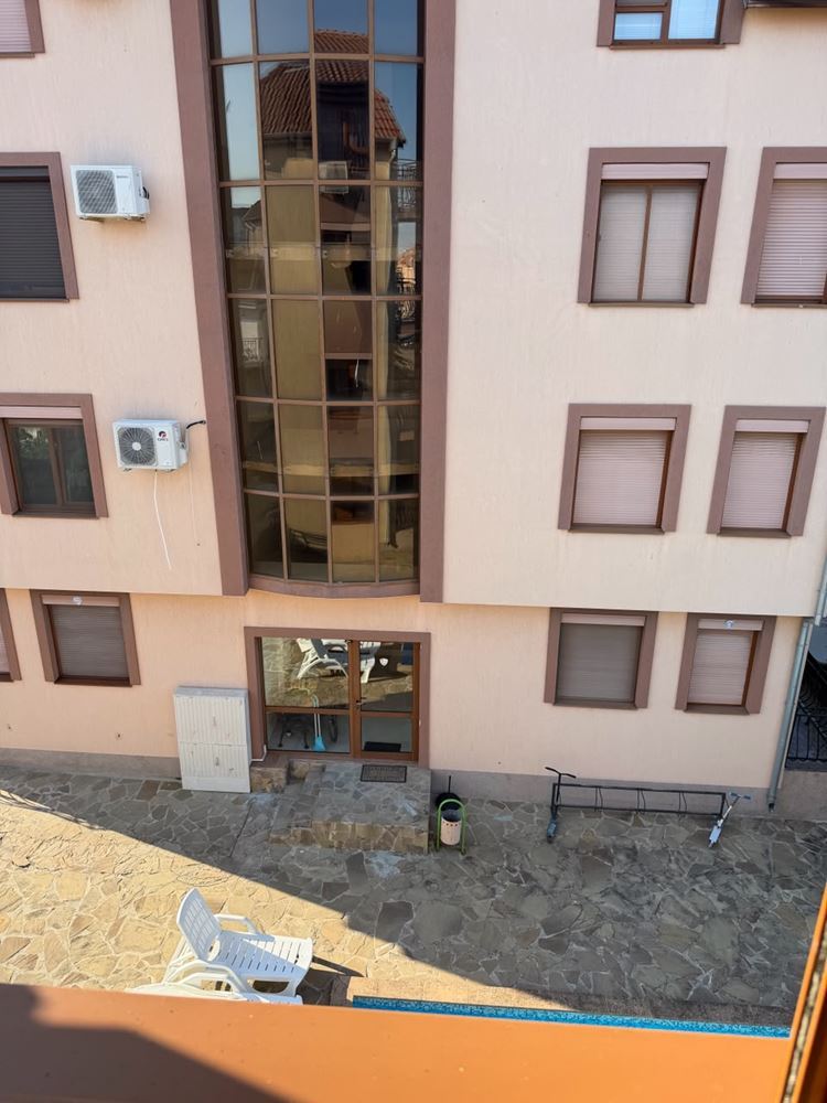 Útulný apartmán s jednou ložnicí v Ravdě v komplexu – připravený k bydlení
