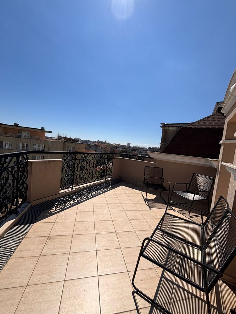 Elegantní studio s panoramatickou terasou v luxusním komplexu na Slunečném pobřeží 