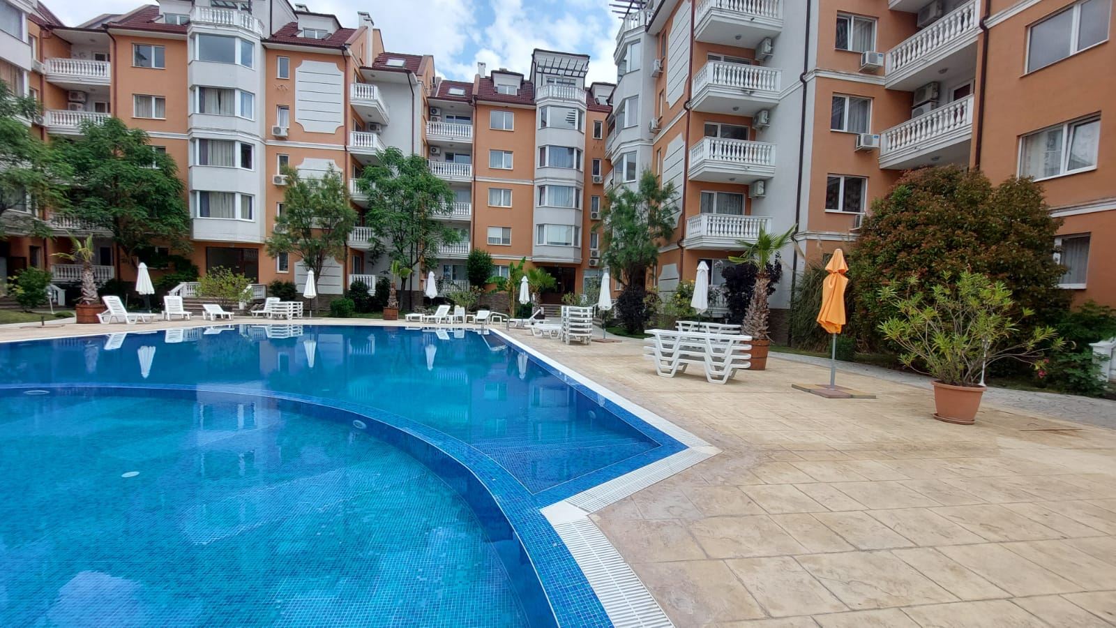 Dvoupokojový apartmán 500 metrů od pláže v Slunečním pobřeží – připraven k nastěhování