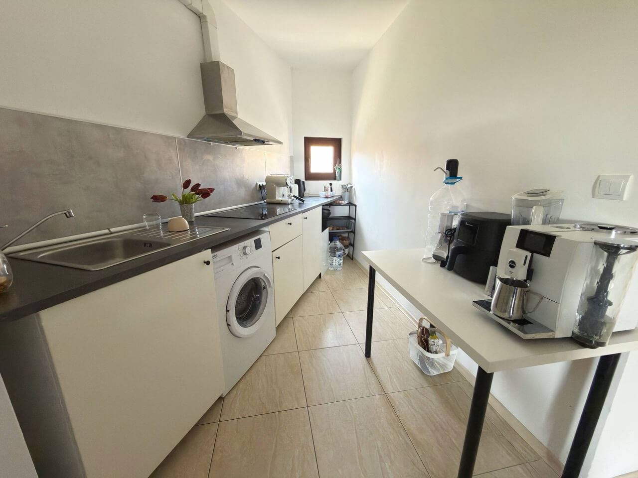 Prostorný třípokojový byt s přímým výhledem na moře v Aheloy – komfort, luxus a pohodlí pro celou rodinu