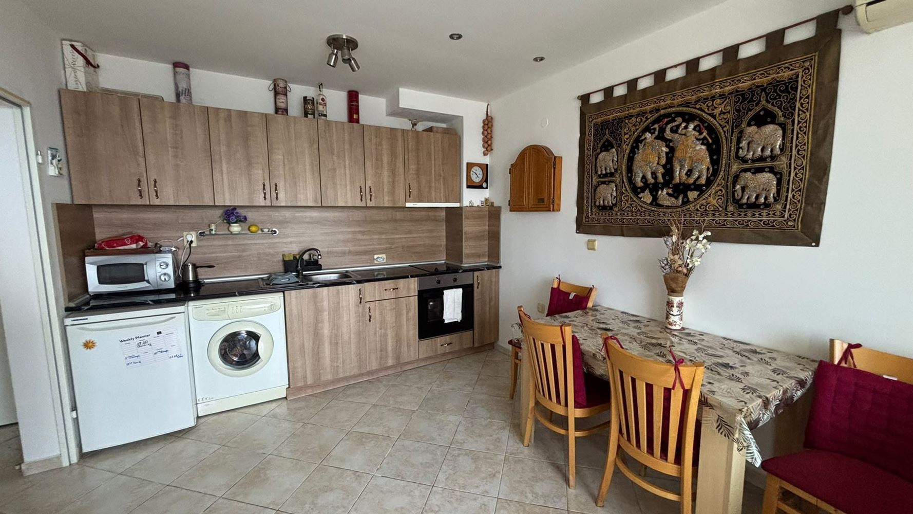 Apartmán s jednou ložnicí s výhledem na moře ve Sveti Vlas – bez poplatku za údržbu, s parkováním, připravený k nastěhování