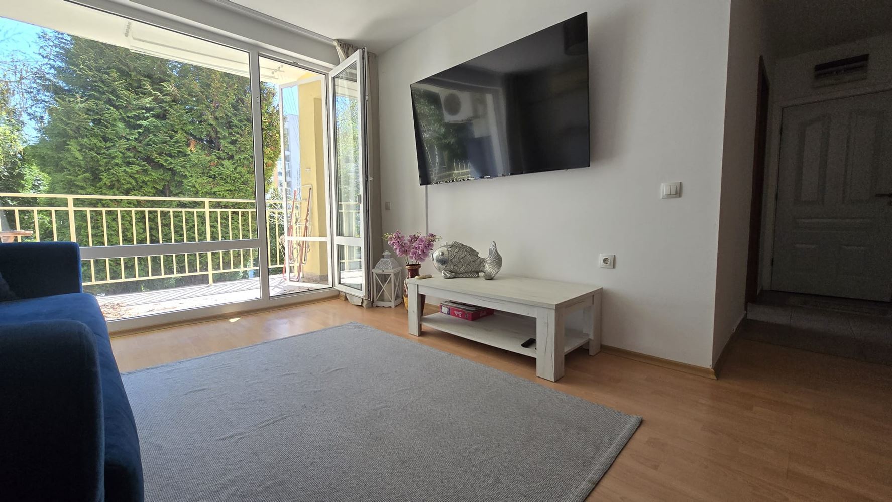 Stylový apartmán s jednou ložnicí v elitním komplexu ve Sveti Vlas – komfort, klid a celoroční pohodlí