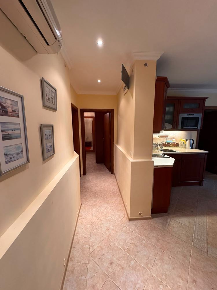 Apartmán se dvěma ložnicemi a výhledem na moře mezi borovicemi – luxus a klid přímo u moře v Sozopolu